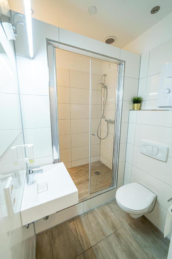 Full House Hostel Nurnberg - Shared Bath & Kitchen エクステリア 写真