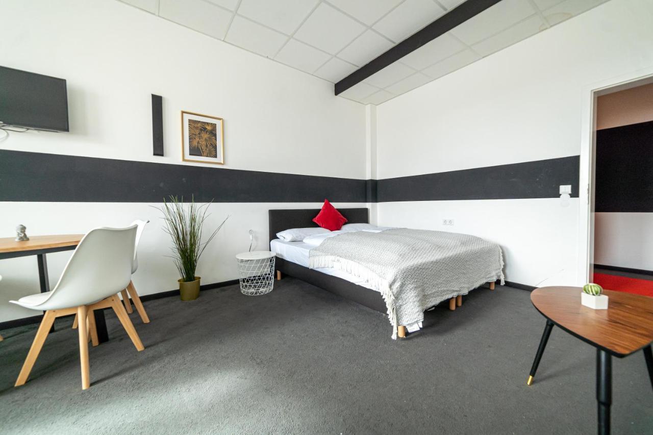 Full House Hostel Nurnberg - Shared Bath & Kitchen エクステリア 写真